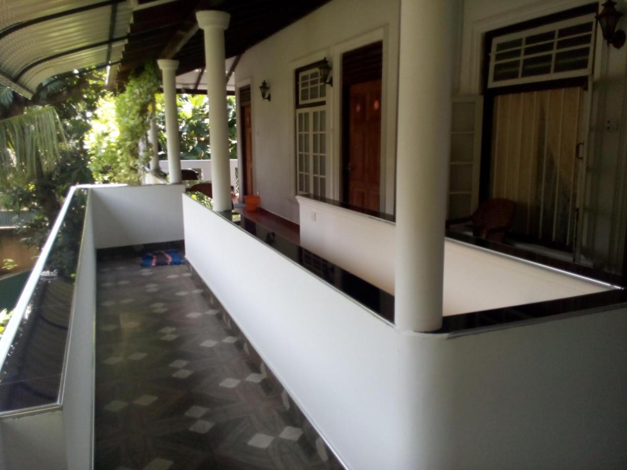Lionka Guesthouse Mirissa Exterior foto